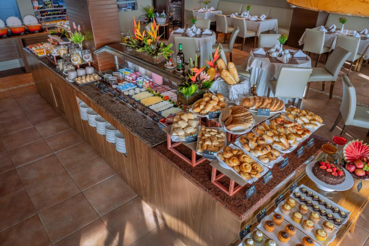 Serhs Natal Grand Hotel & Resort Luaran gambar A buffet at a hotel